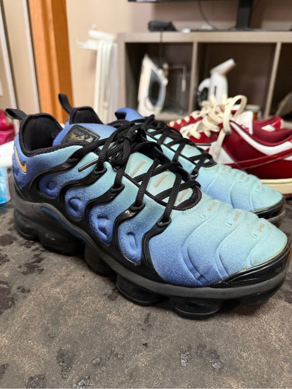 Nike Men’s Gradient Blue Black Vapormax-style Athletic Shoes